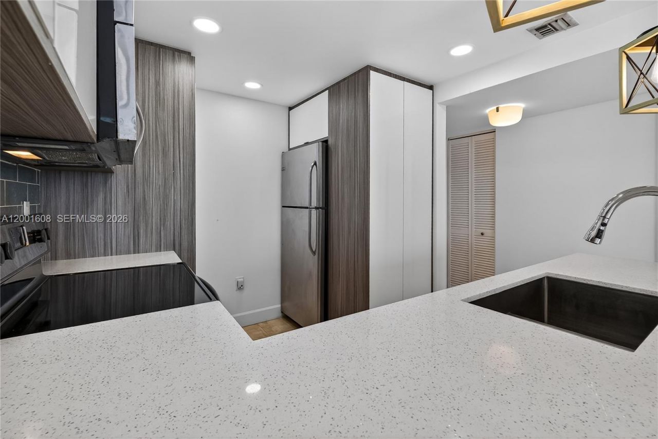 600 NE 36th St , Unit 1220, Miami, FL 33137 Photo