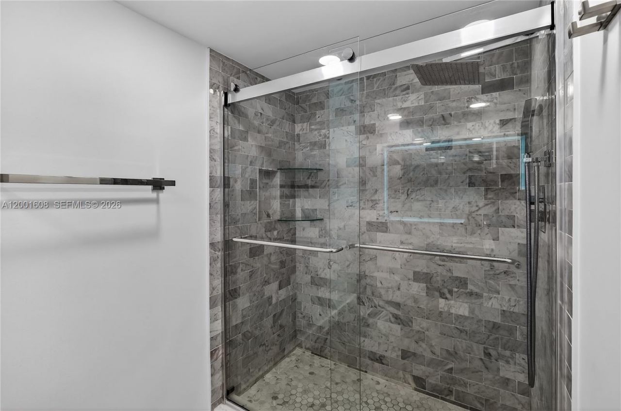 600 NE 36th St, Unit 1220, Miami, FL 33137 Photo