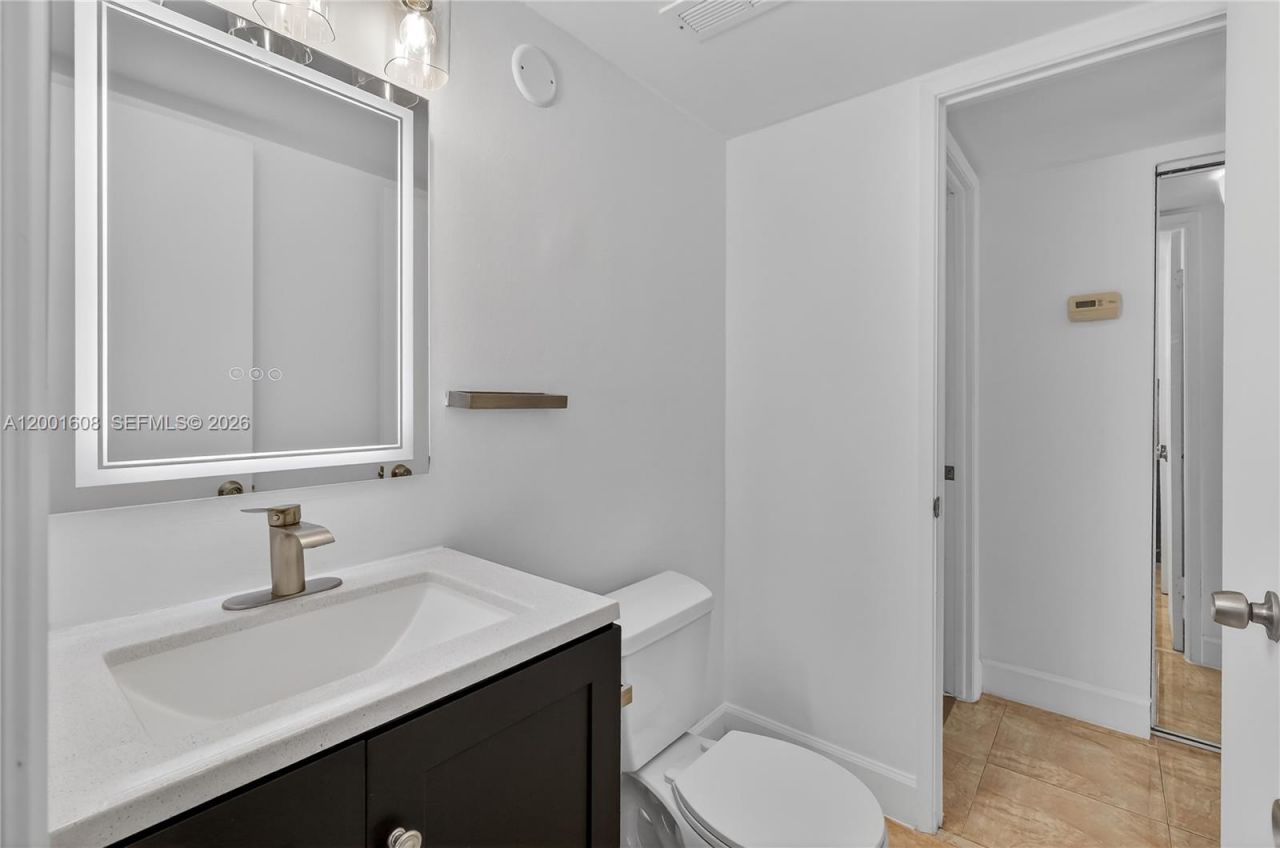 600 NE 36th St, Unit 1220, Miami, FL 33137 Photo