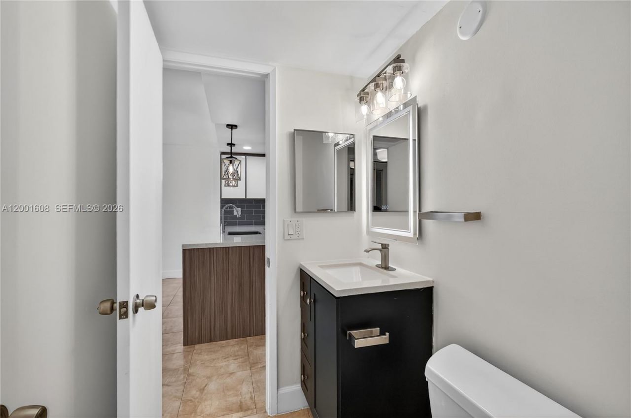 600 NE 36th St , Unit 1220, Miami, FL 33137 Photo