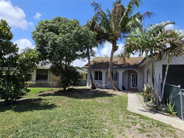 117 NW 11th Ave , Unit 117, Dania Beach, FL 33004