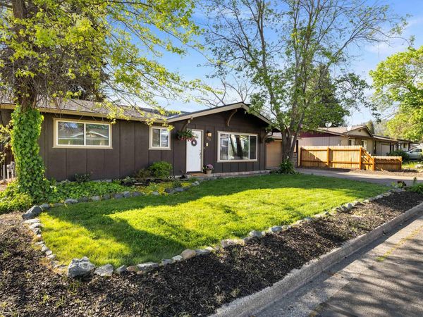 922 SW Spruce Street, Grants Pass, OR 97526