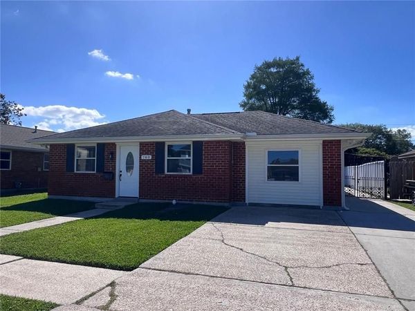 740 OAKWOOD Drive , Gretna, LA 70056