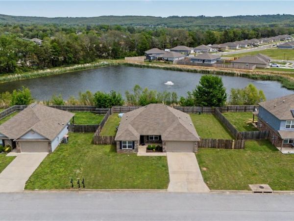 1058 Macy Lane , Elkins, AR 72727