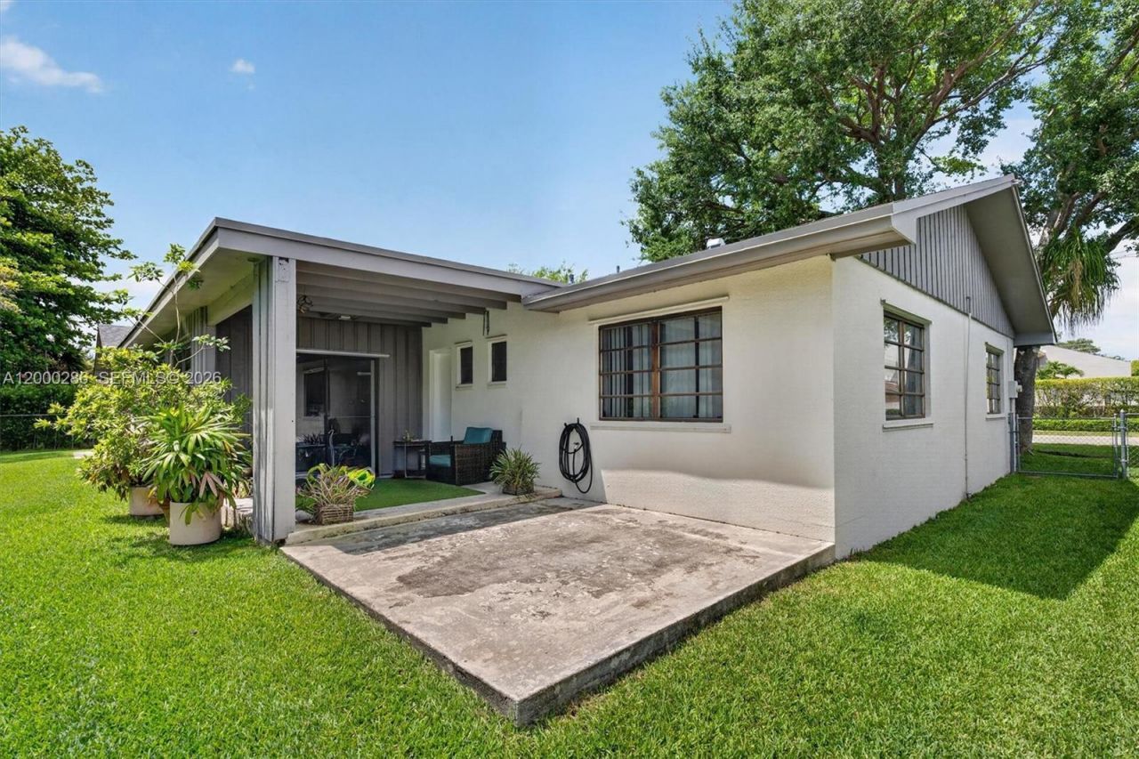 7009 SW 66th Ave , South Miami, FL 33143 Photo