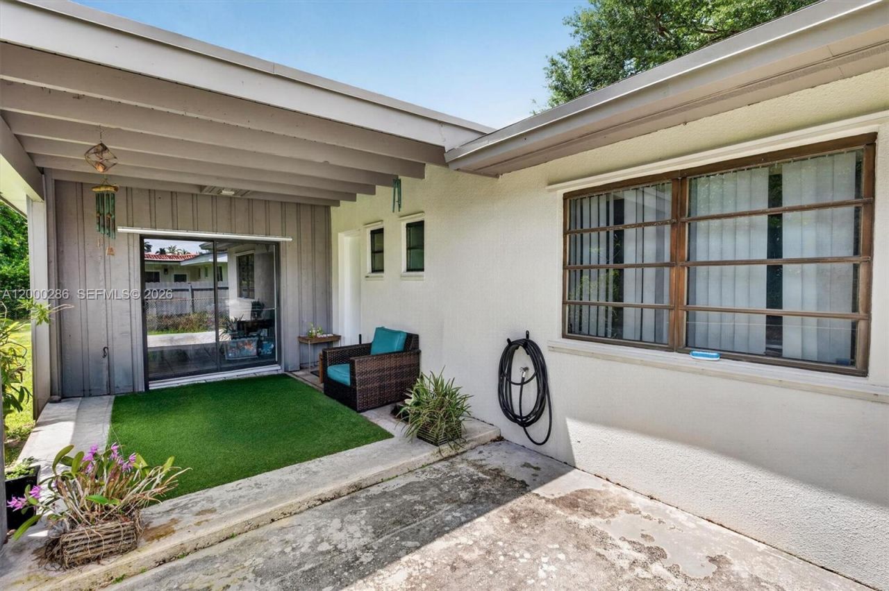 7009 SW 66th Ave , South Miami, FL 33143 Photo