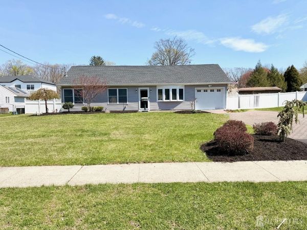 12 Stockton Road, Kendall Park, NJ 08824