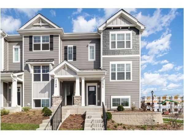 2171 Yellowstone Boulevard , Unit 2171, Mundelein, IL 60060