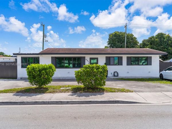 4211 W 8th Ave , Hialeah, FL 33012