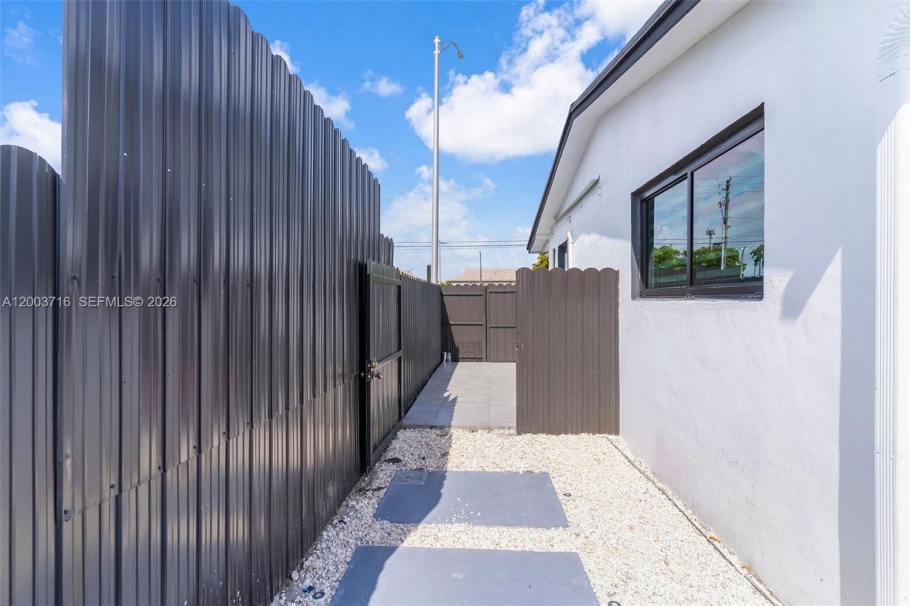 4211 W 8th Ave , Hialeah, FL 33012 Photo