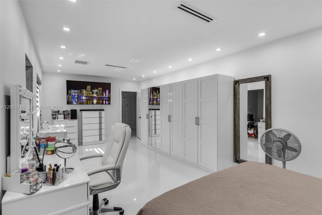 4211 W 8th Ave , Hialeah, FL 33012 Photo