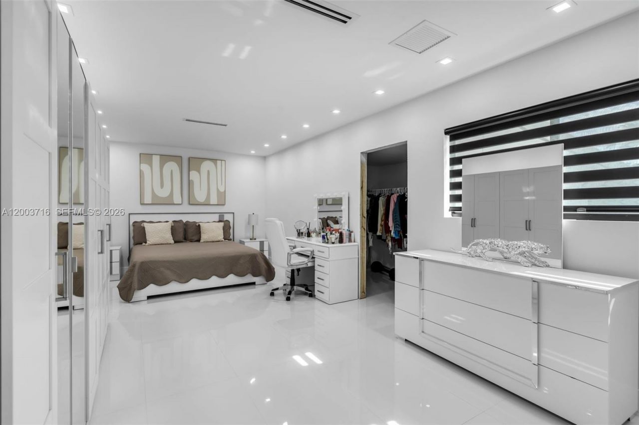 4211 W 8th Ave , Hialeah, FL 33012 Photo