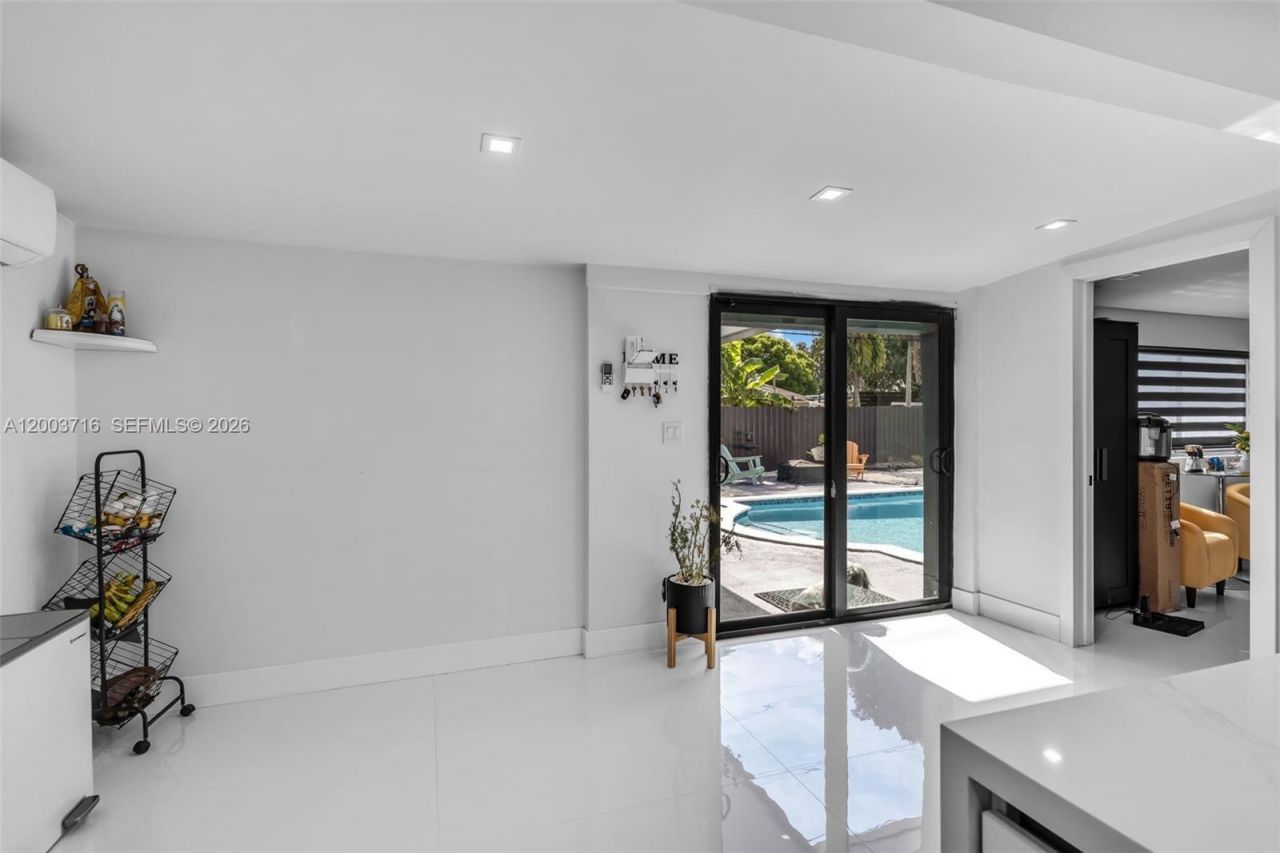 4211 W 8th Ave , Hialeah, FL 33012 Photo