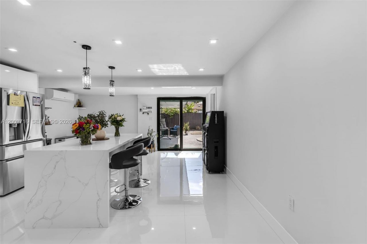 4211 W 8th Ave , Hialeah, FL 33012 Photo