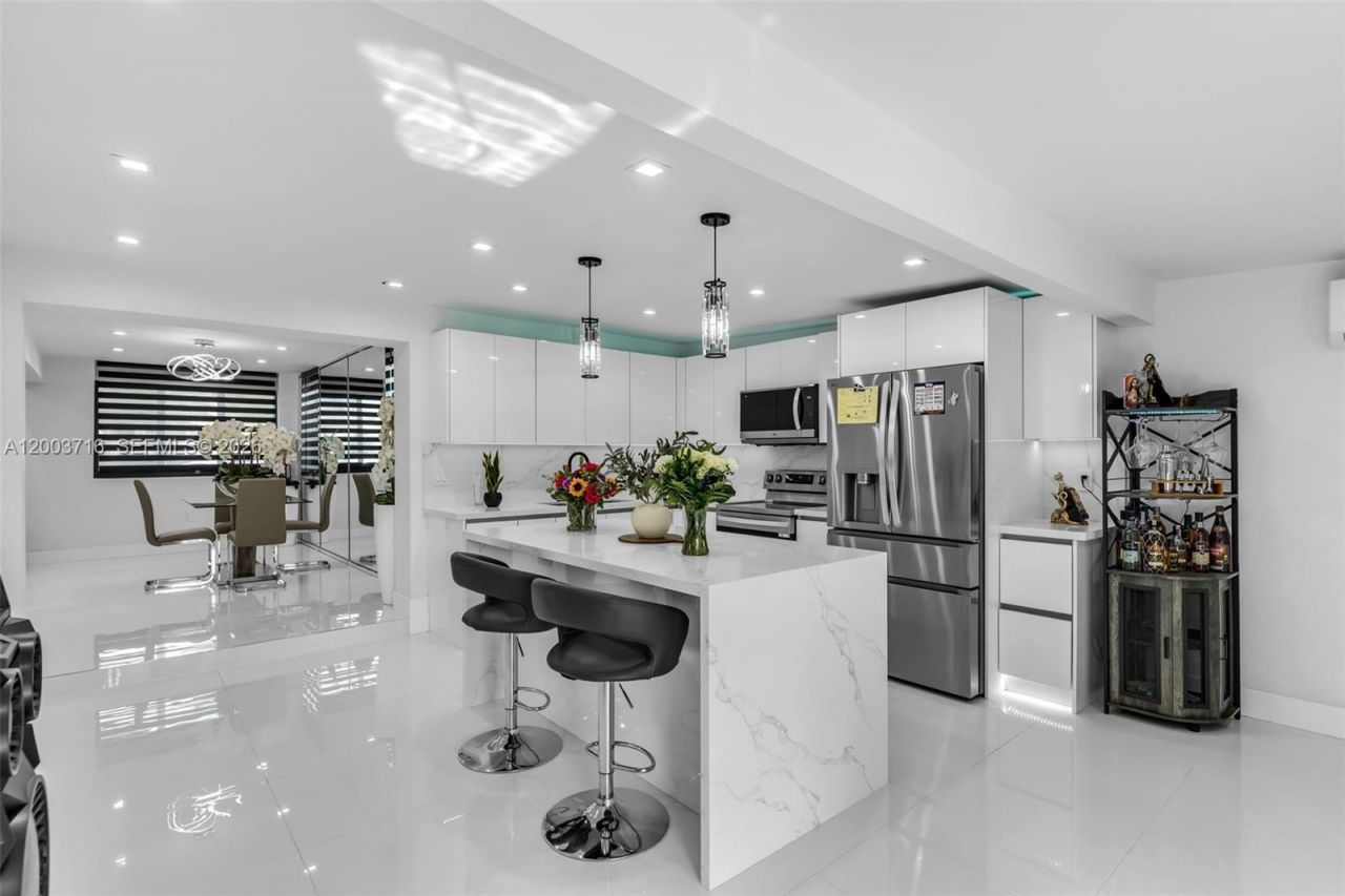 4211 W 8th Ave , Hialeah, FL 33012 Photo