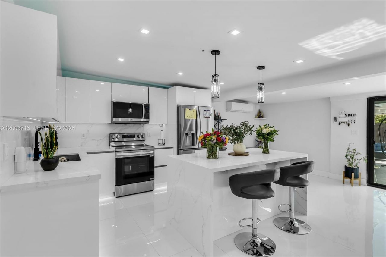 4211 W 8th Ave , Hialeah, FL 33012 Photo