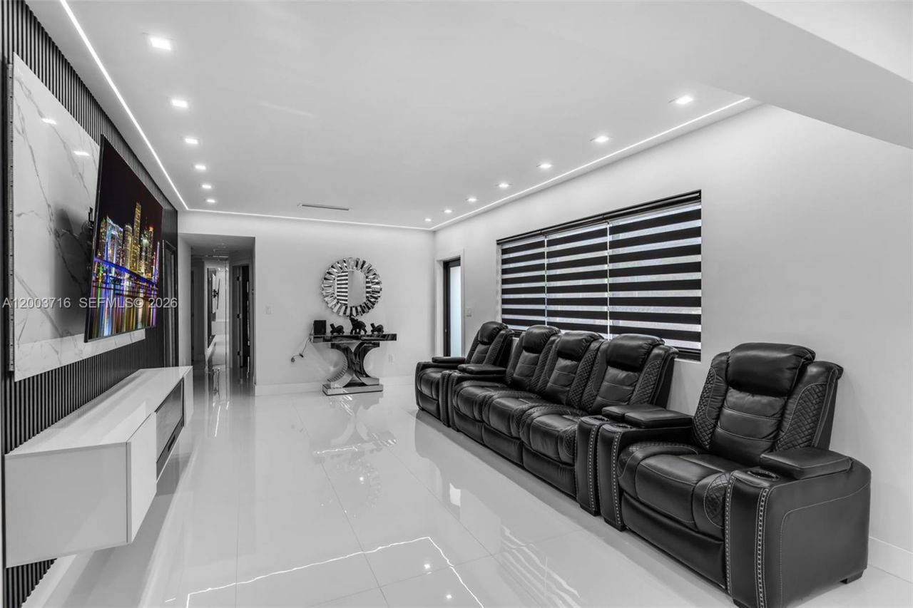 4211 W 8th Ave , Hialeah, FL 33012 Photo