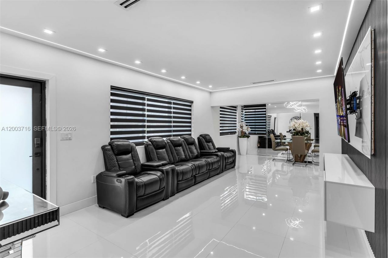 4211 W 8th Ave , Hialeah, FL 33012 Photo