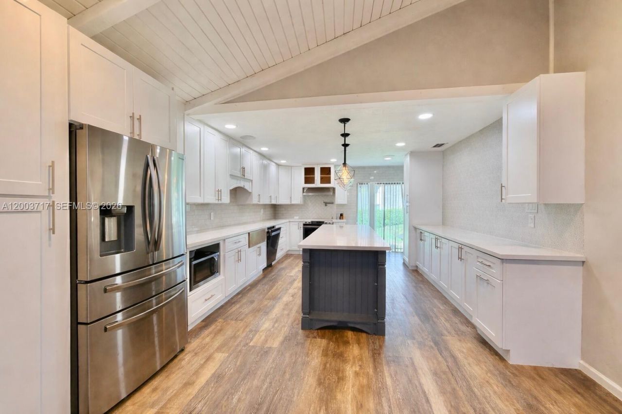 8176 Pine Cir , Tamarac, FL 33321 Photo