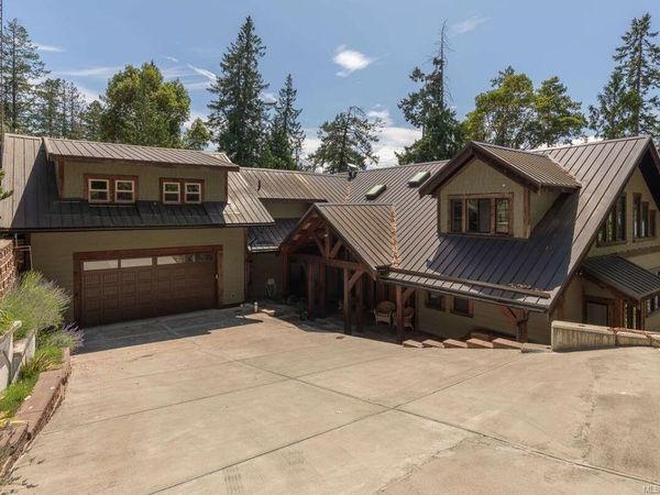 123 Smith Rd , Salt Spring, BC V8K 2W9