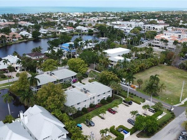 638 7th AVE S, Unit B638, NAPLES, FL 34102