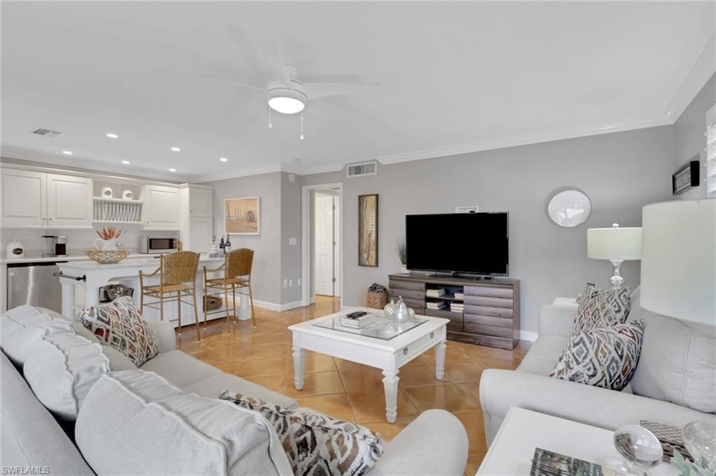 638 7th Ave S, Unit B638, Naples, FL 34102 Photo