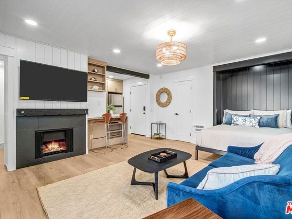 1083 Montauk Lane , Unit 1, Ventura, CA 93001