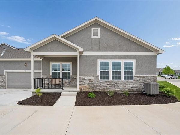 11901 S Tallgrass Drive, Unit 700, Olathe, KS 66061