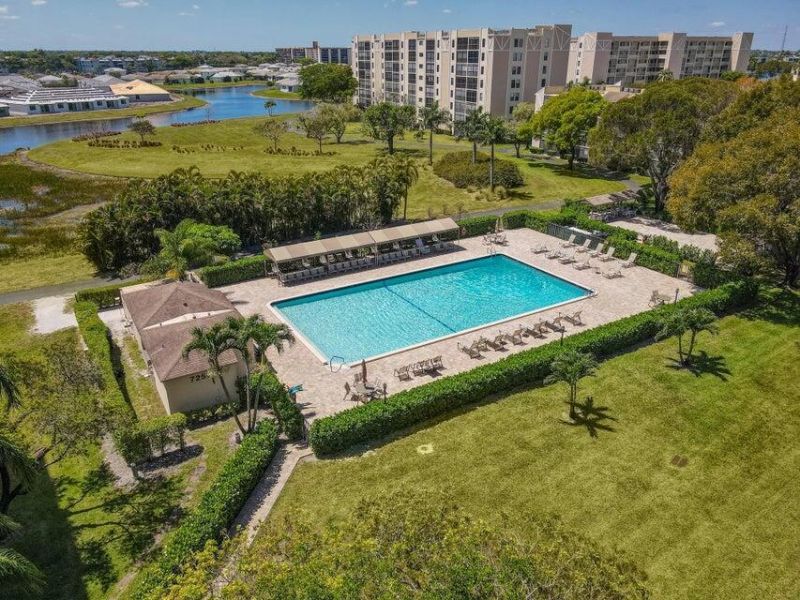 6936 Huntington Lane, Unit 204, Delray Beach, FL 33446 Photo