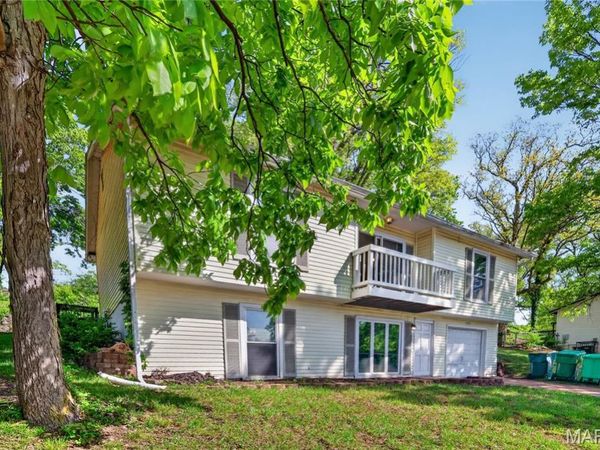 1921 Americana Way , Fenton, MO 63026