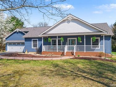 895 E Wardlow Road, Highland Twp, MI 48356