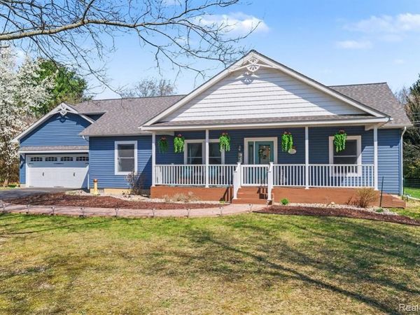 895 E Wardlow Road, Highland Twp, MI 48356