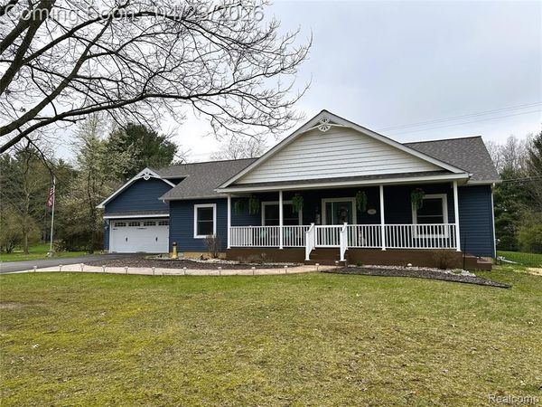 895 E Wardlow Road, Highland Twp, MI 48356