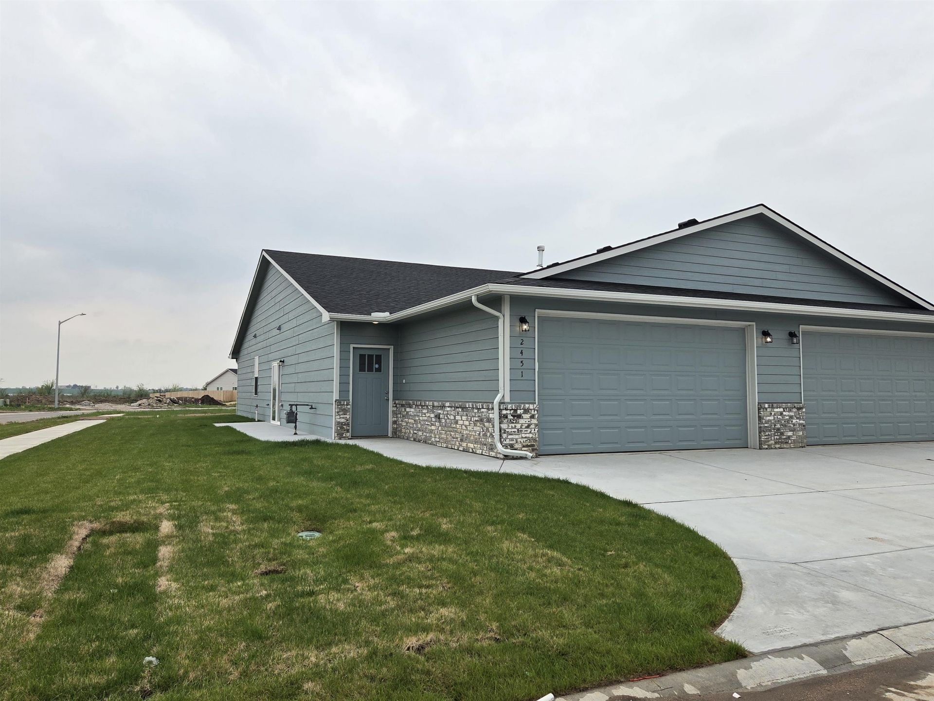 2449 S Wheatland Ct, Wichita, KS 67235 Main Photo
