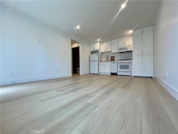 7328 Mclaren , West Hills, CA 91307