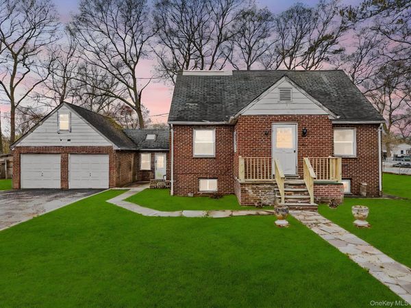 25 Revilo Avenue, Shirley, NY 11967