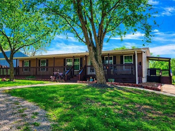 402 W Corrine Street, Gallatin, MO 64640