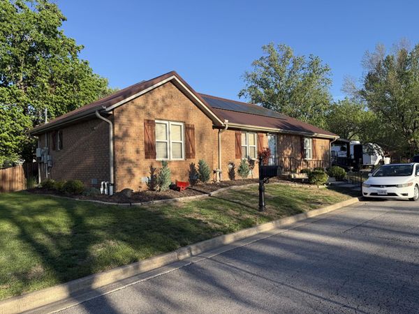 116 W Hadley Street , Aurora, MO 65605