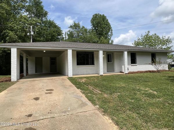 1846 Loring Road , Camden, MS 39045