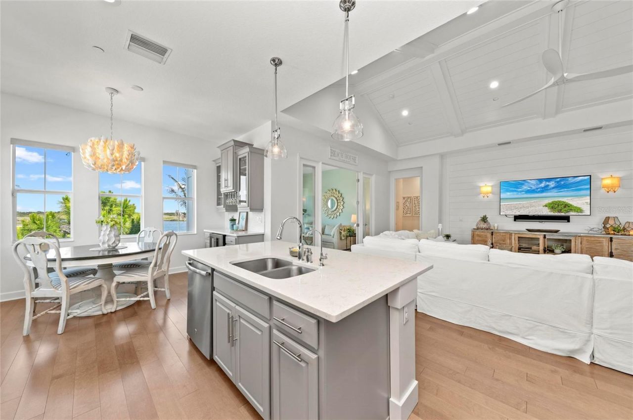 271 Saint Lucia Drive, Unit 202, Bradenton, FL 34209 Photo