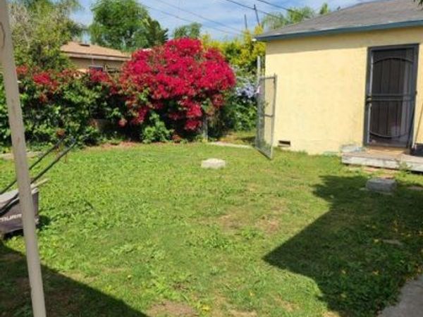 1313 S Broadacres , Compton, CA 90220