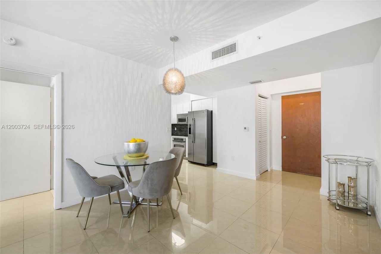 6365 Collins Ave , Unit 805, Miami Beach, FL 33141 Photo