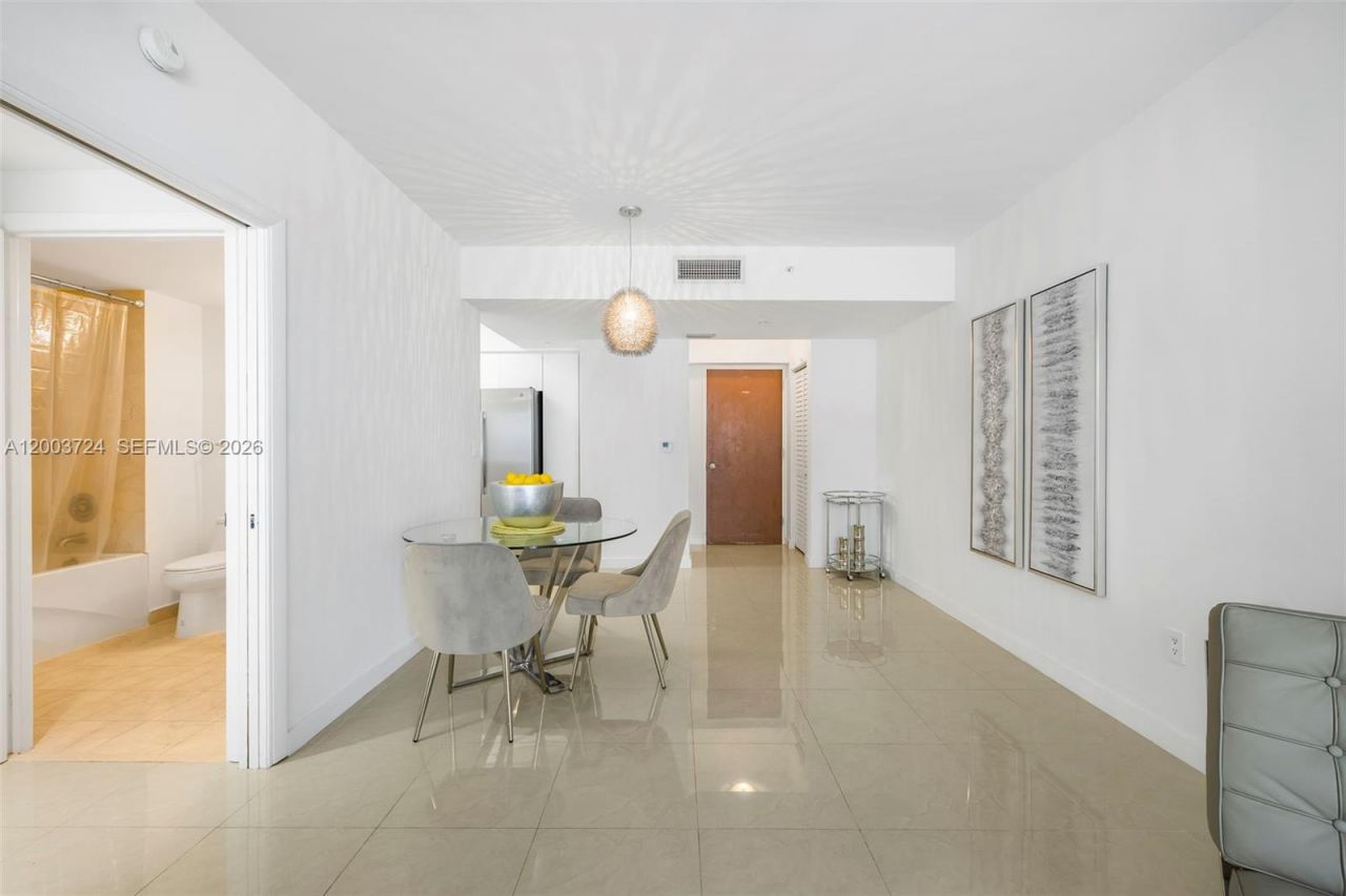6365 Collins Ave , Unit 805, Miami Beach, FL 33141 Photo