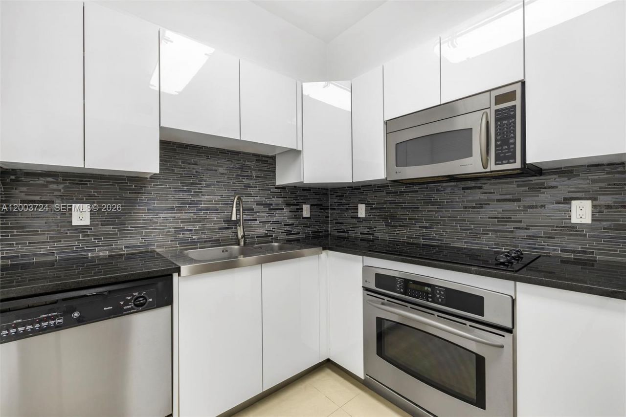 6365 Collins Ave , Unit 805, Miami Beach, FL 33141 Photo