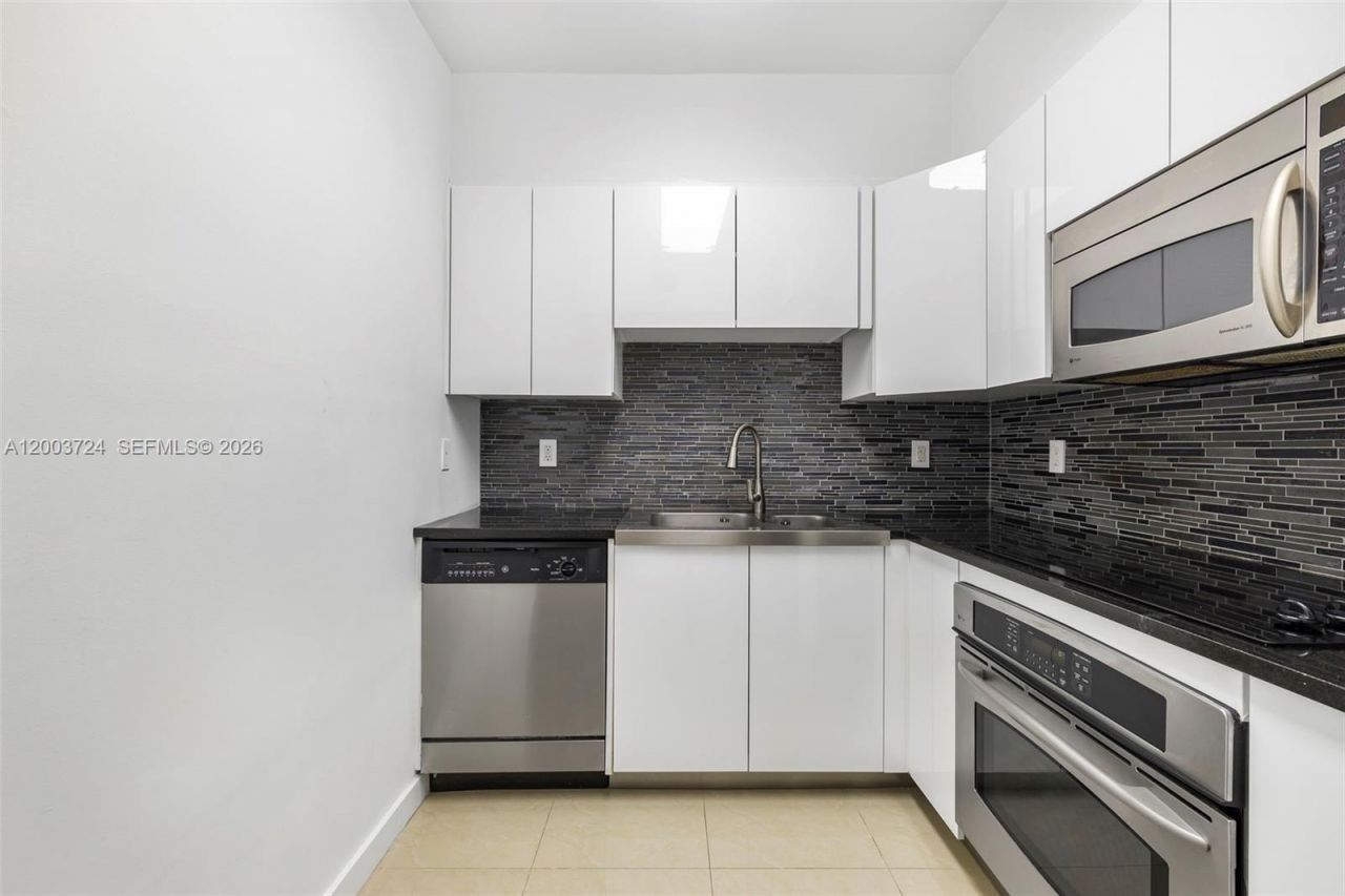 6365 Collins Ave , Unit 805, Miami Beach, FL 33141 Photo