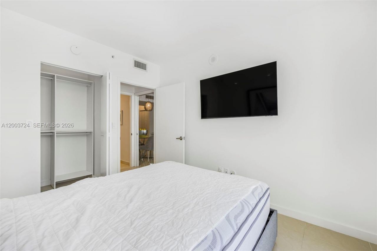 6365 Collins Ave , Unit 805, Miami Beach, FL 33141 Photo