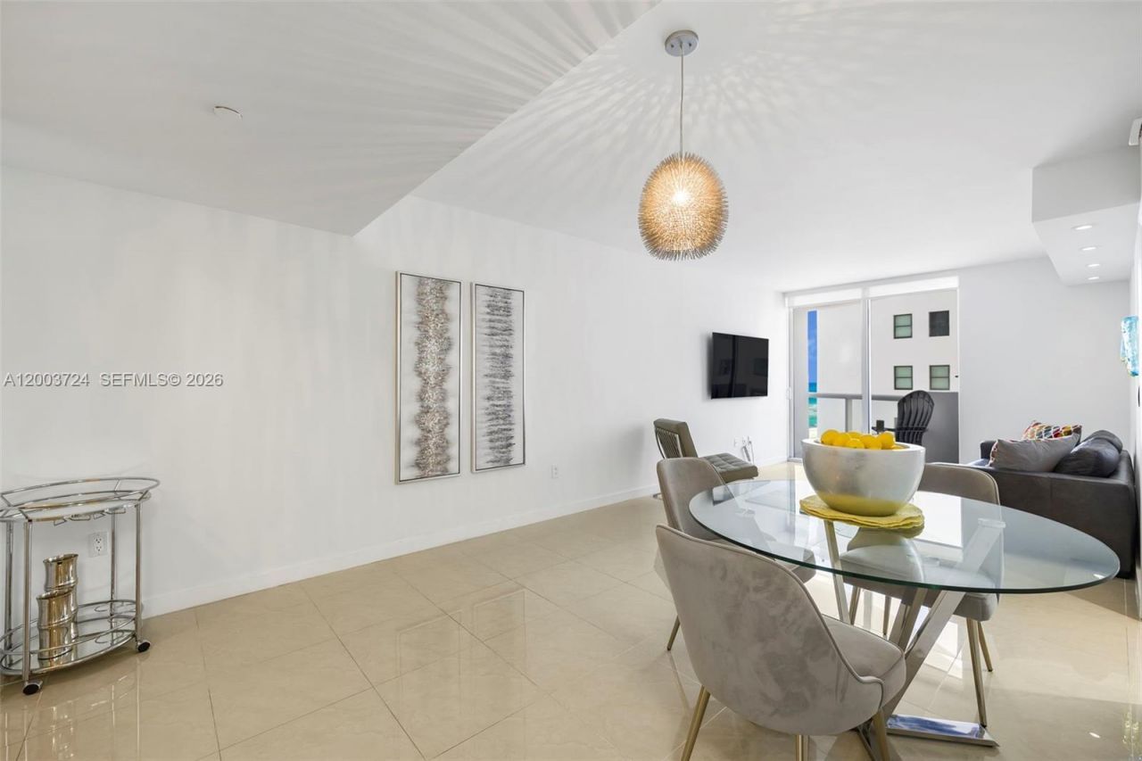 6365 Collins Ave , Unit 805, Miami Beach, FL 33141 Photo