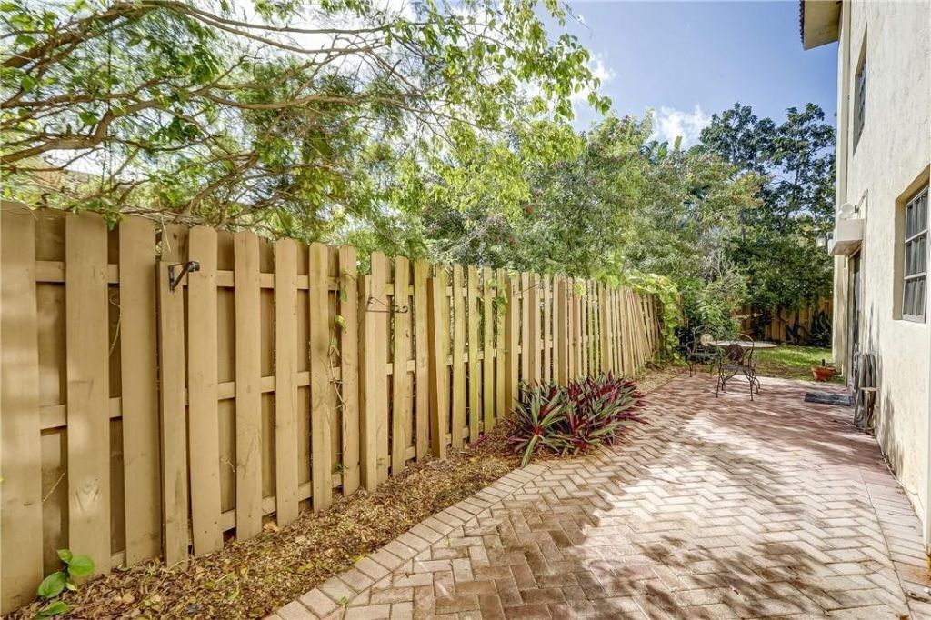 917 NE 16th Avenue, Unit 1, Fort Lauderdale, FL 33304 Photo