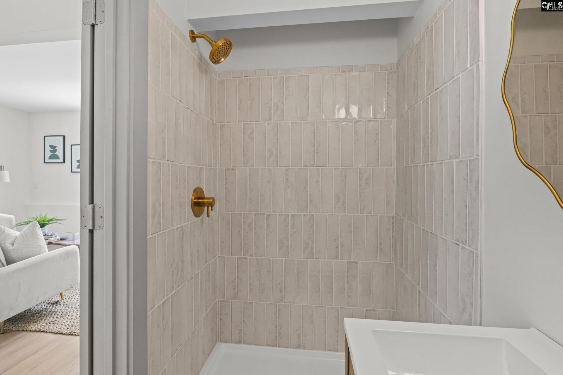 284 Crout Place  Photo 33