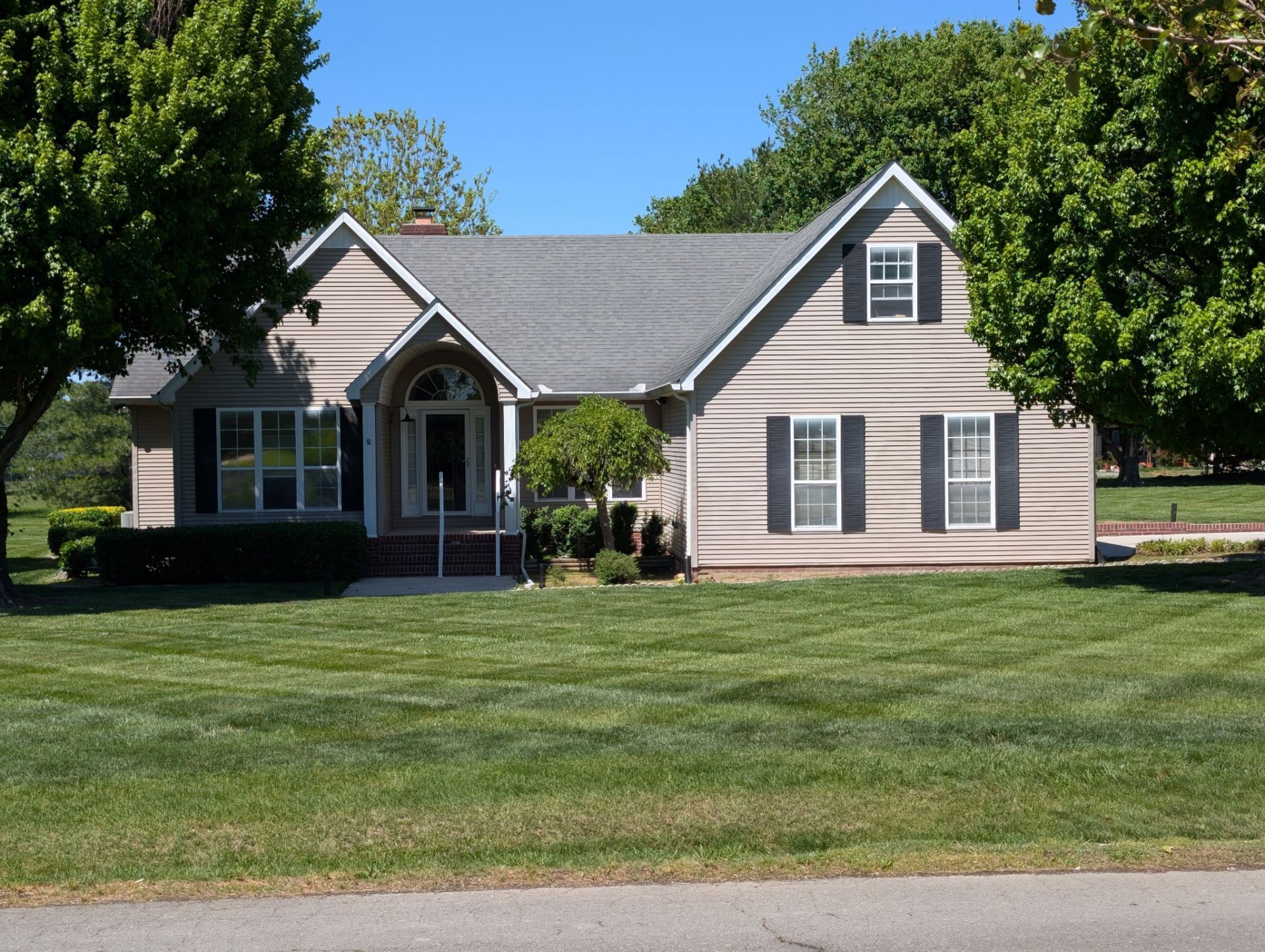 213 Maple Springs Dr , Manchester, TN 37355 Main Photo